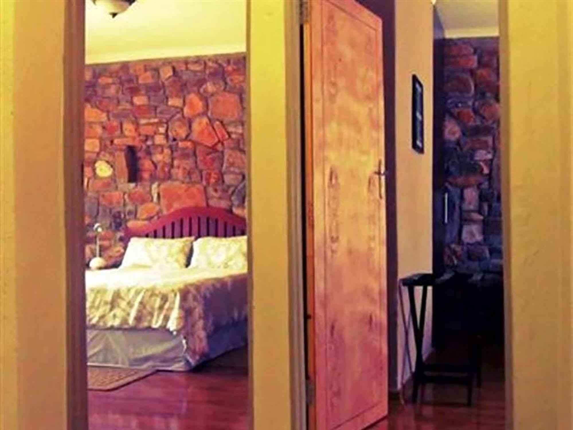 פרנסיסטאון A New Earth Guest Lodge מראה חיצוני תמונה